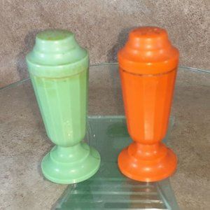 Vintage Mid Century Beetleware Art Deco Salt Peppe